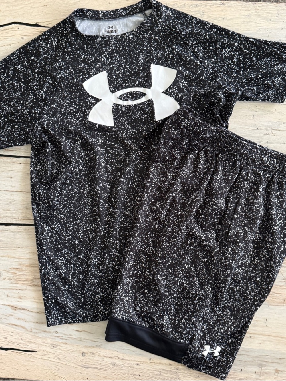 Under Armour Boys’ Tech 2.0 Short Outfit - Large 14/16 EUC like new